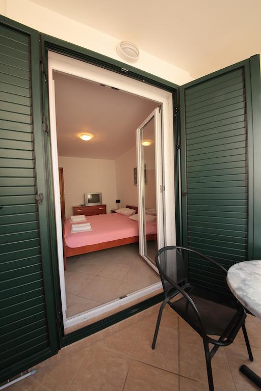 Guest House Zenovic Petrovac Ruang foto