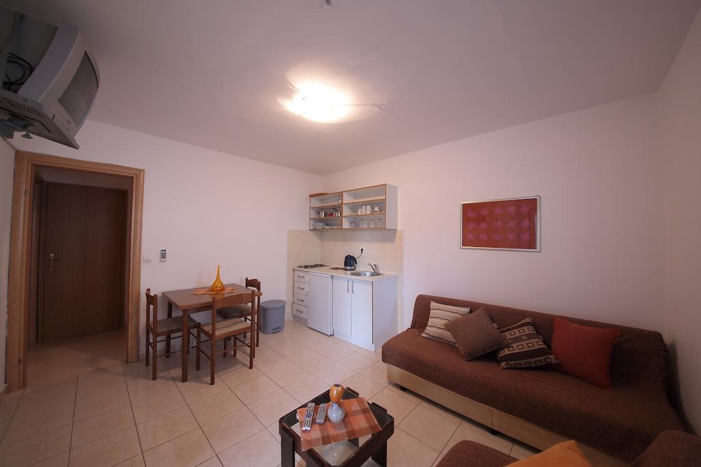Guest House Zenovic Petrovac Ruang foto