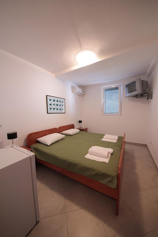 Guest House Zenovic Petrovac Bagian luar foto